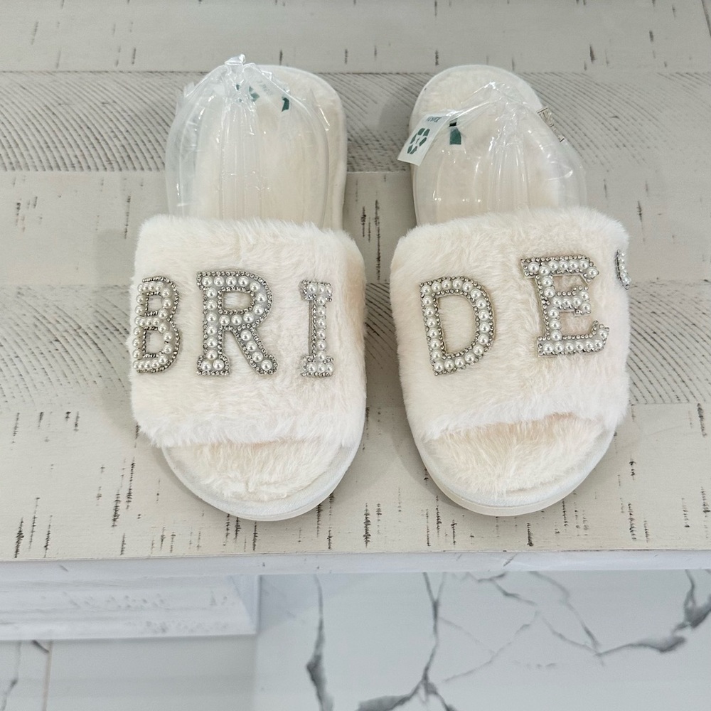 Bride Rhinestone Slippers with Heart - Picture 5 of 6